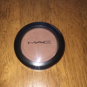 MAC powder blush in Harmony